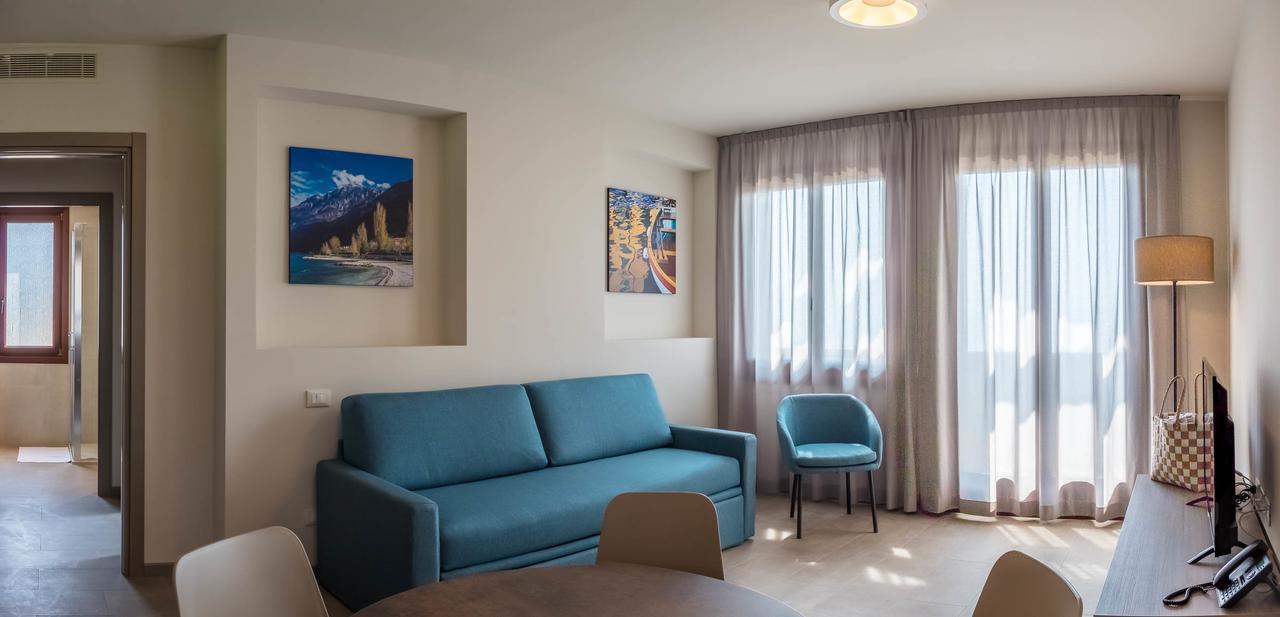 Le Torri Del Garda Familyspa Resort ตอร์รีเดลเบนาโก ภายนอก รูปภาพ