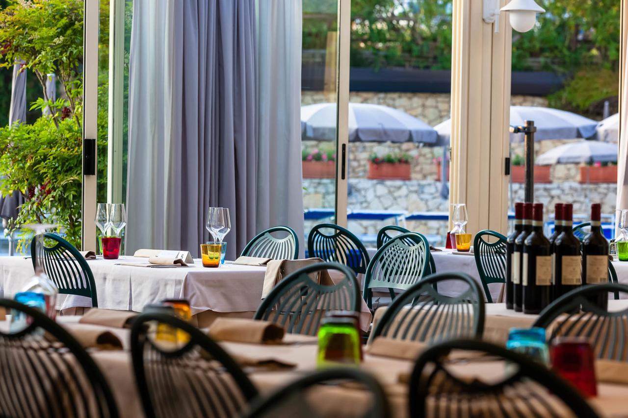 Le Torri Del Garda Familyspa Resort ตอร์รีเดลเบนาโก ภายนอก รูปภาพ