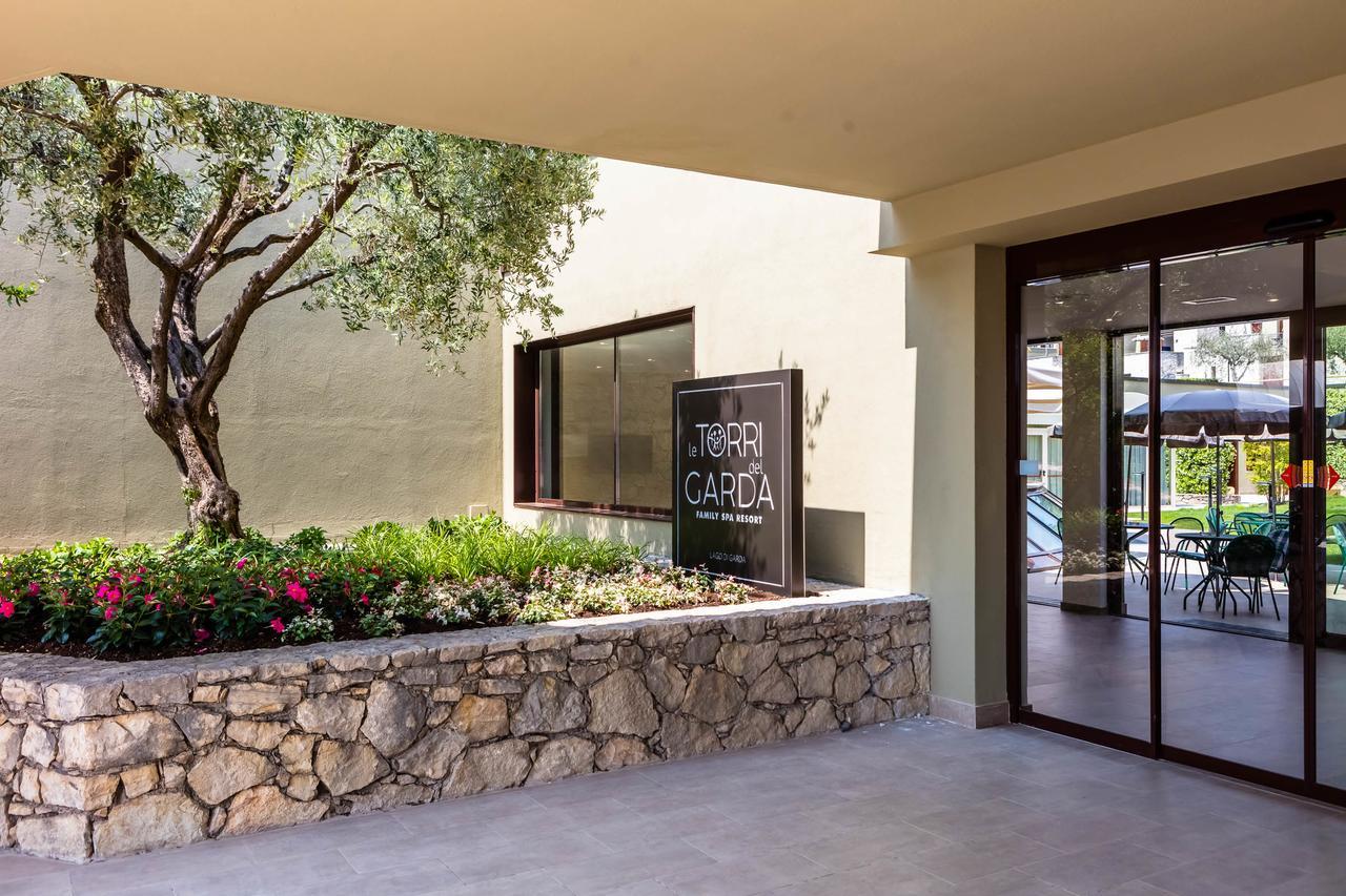 Le Torri Del Garda Familyspa Resort ตอร์รีเดลเบนาโก ภายนอก รูปภาพ