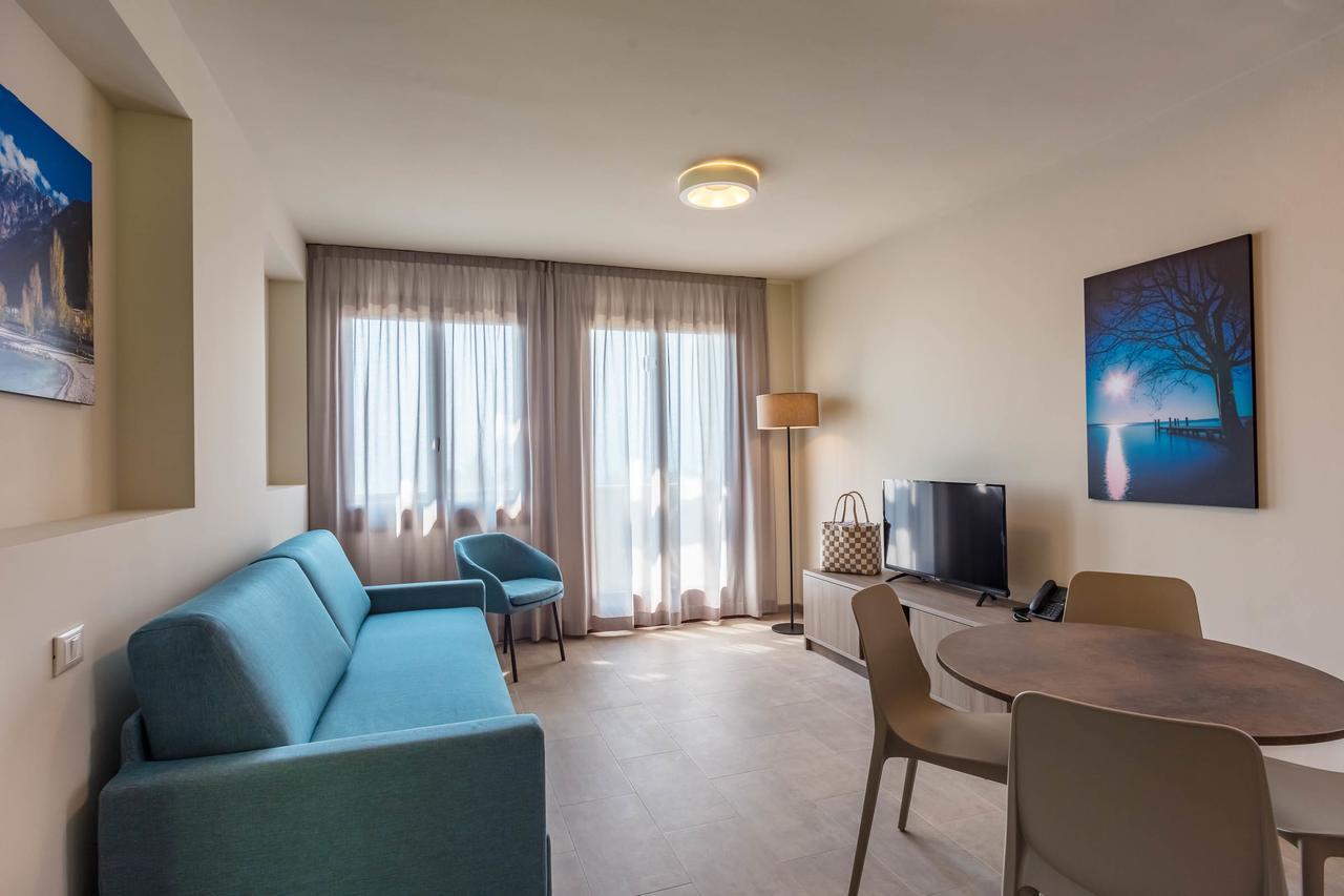 Le Torri Del Garda Familyspa Resort ตอร์รีเดลเบนาโก ภายนอก รูปภาพ