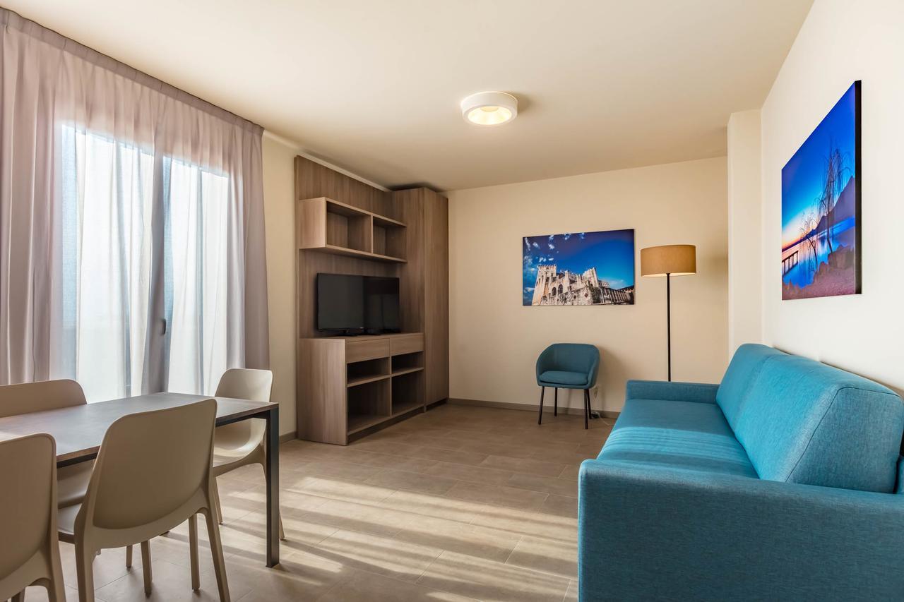 Le Torri Del Garda Familyspa Resort ตอร์รีเดลเบนาโก ภายนอก รูปภาพ