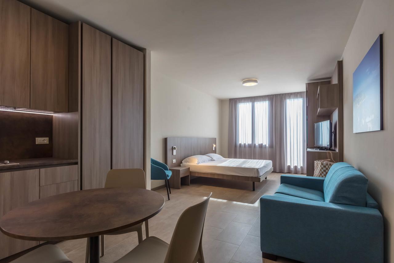 Le Torri Del Garda Familyspa Resort ตอร์รีเดลเบนาโก ภายนอก รูปภาพ