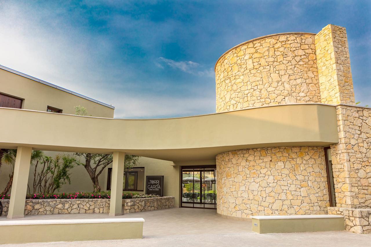Le Torri Del Garda Familyspa Resort ตอร์รีเดลเบนาโก ภายนอก รูปภาพ
