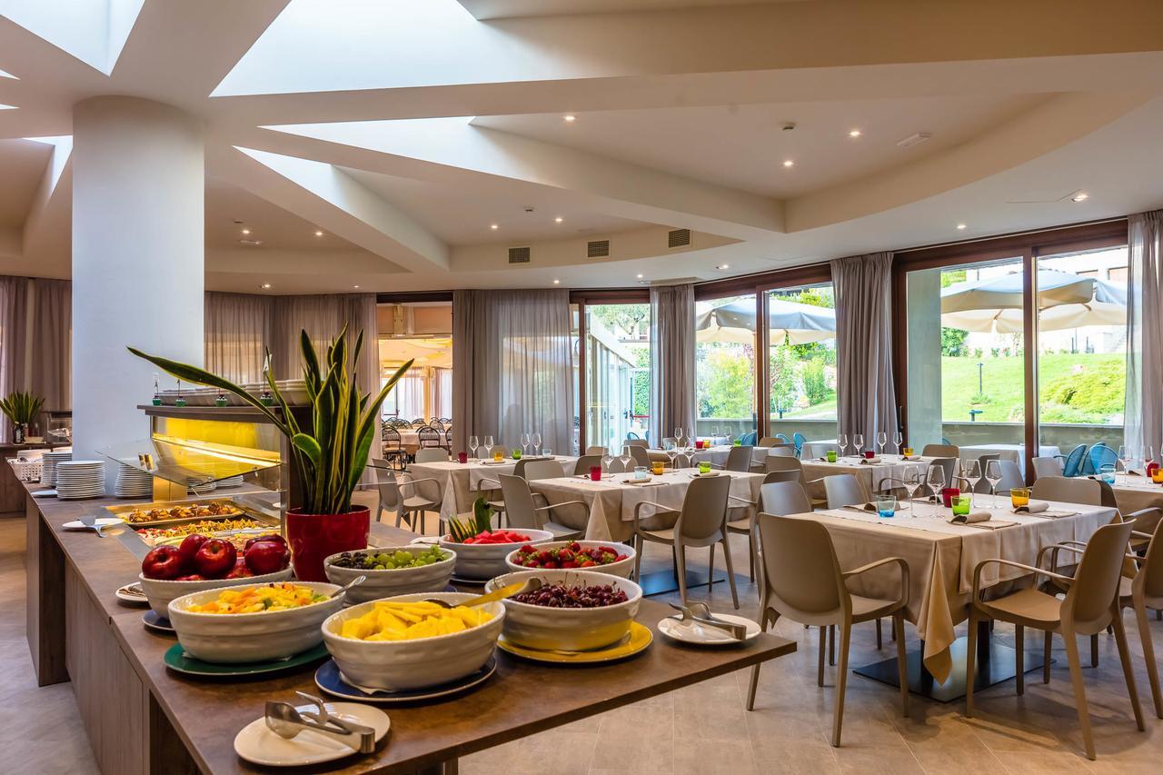 Le Torri Del Garda Familyspa Resort ตอร์รีเดลเบนาโก ภายนอก รูปภาพ