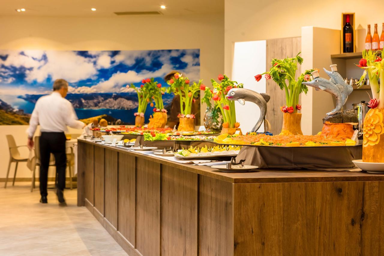 Le Torri Del Garda Familyspa Resort ตอร์รีเดลเบนาโก ภายนอก รูปภาพ
