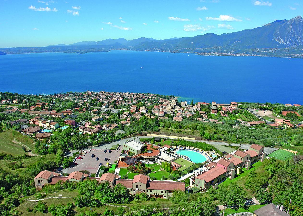 Le Torri Del Garda Familyspa Resort ตอร์รีเดลเบนาโก ภายนอก รูปภาพ