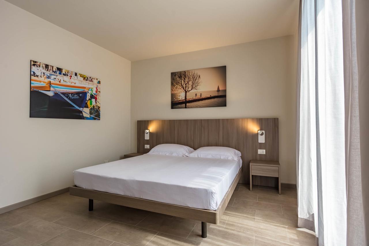 Le Torri Del Garda Familyspa Resort ตอร์รีเดลเบนาโก ภายนอก รูปภาพ