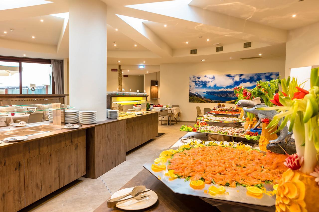Le Torri Del Garda Familyspa Resort ตอร์รีเดลเบนาโก ภายนอก รูปภาพ
