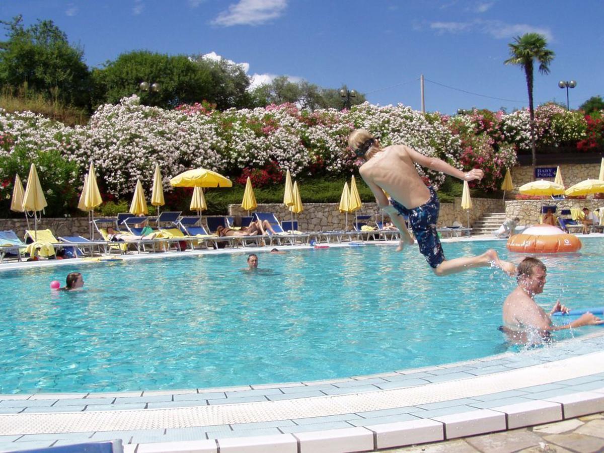 Le Torri Del Garda Familyspa Resort ตอร์รีเดลเบนาโก ภายนอก รูปภาพ