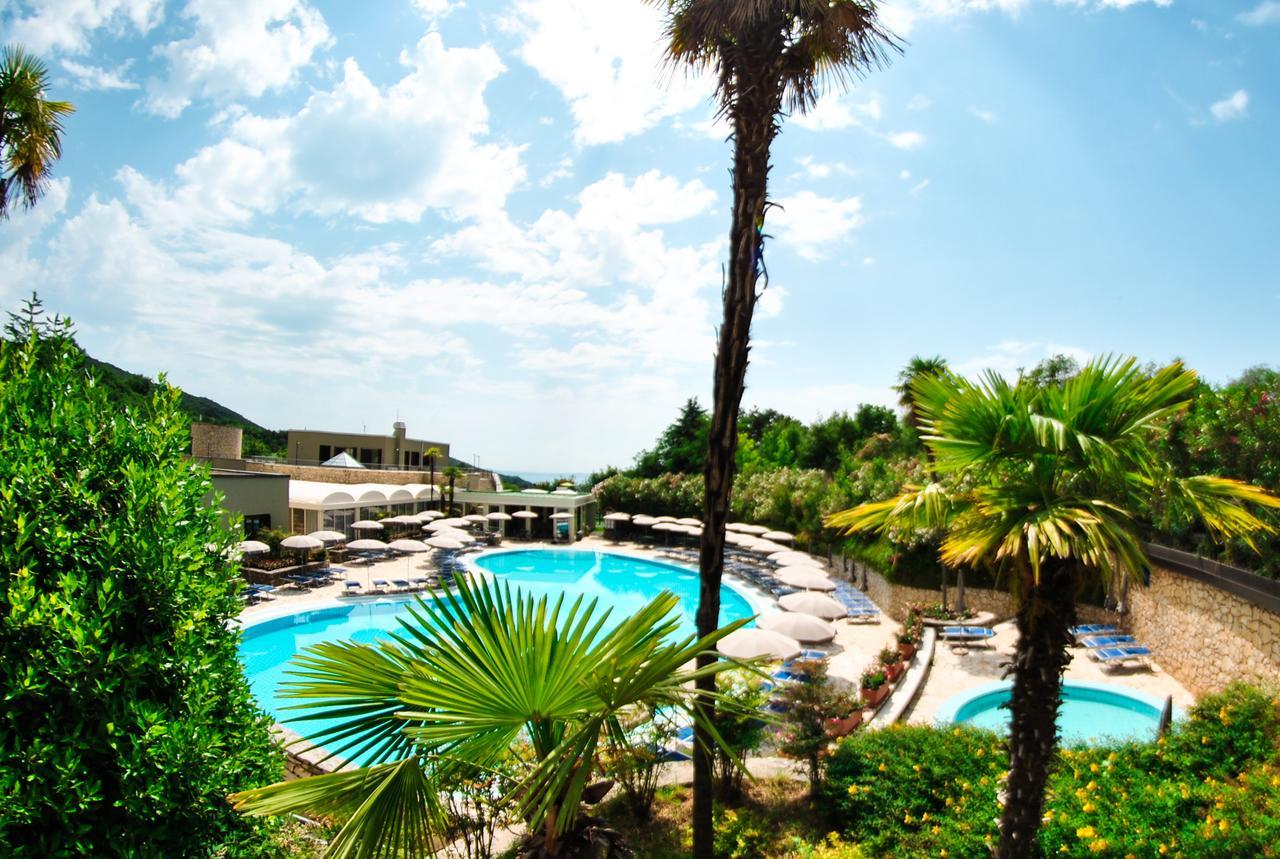 Le Torri Del Garda Familyspa Resort ตอร์รีเดลเบนาโก ภายนอก รูปภาพ