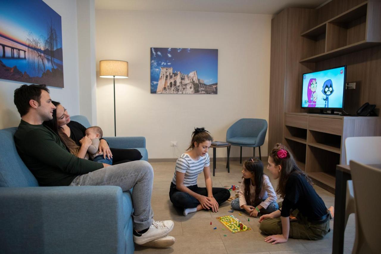 Le Torri Del Garda Familyspa Resort ตอร์รีเดลเบนาโก ภายนอก รูปภาพ
