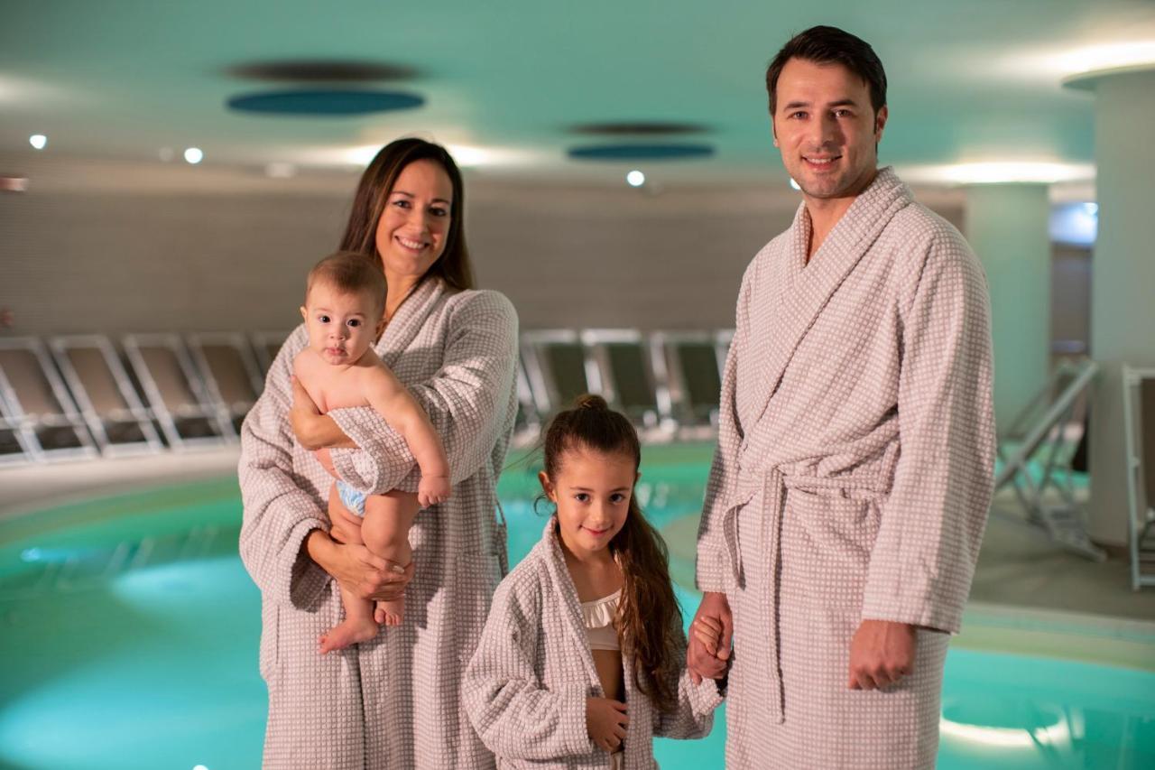 Le Torri Del Garda Familyspa Resort ตอร์รีเดลเบนาโก ภายนอก รูปภาพ